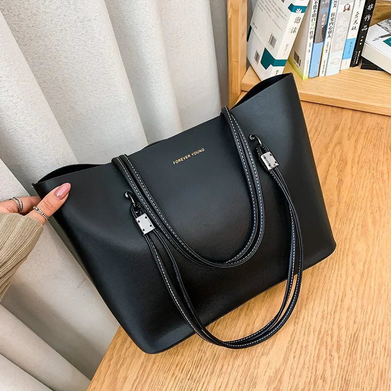 Classic Luxe Tote – Everyday Elegance Redefined (ZTS CR 043) AK_Studio