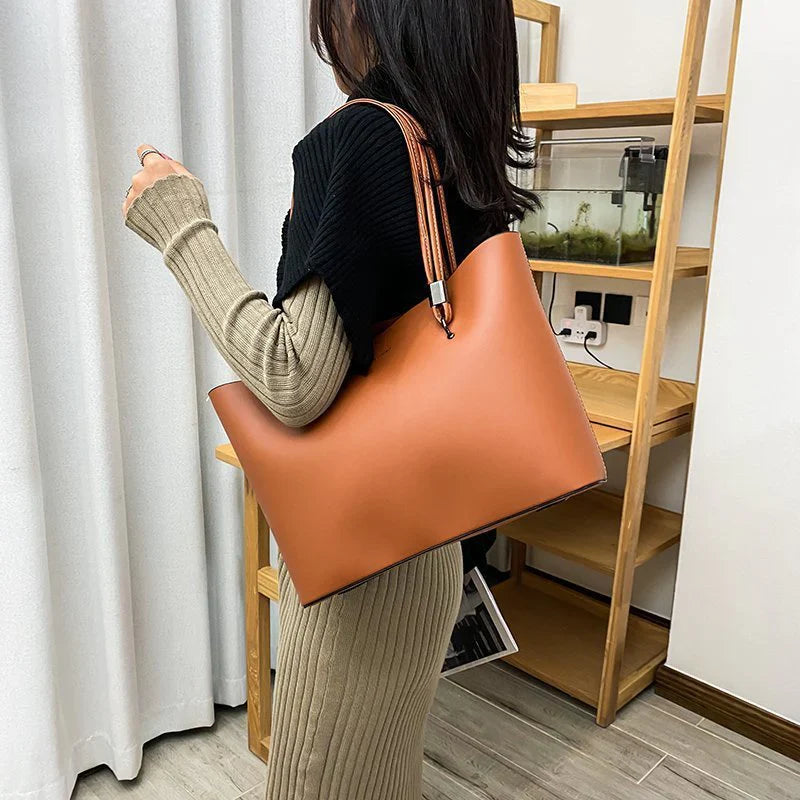 Classic Luxe Tote – Everyday Elegance Redefined (ZTS CR 043) AK_Studio